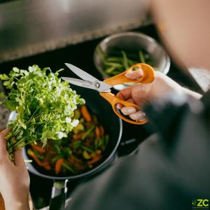 Fiskars köögikäärid, 18 cm 1075051